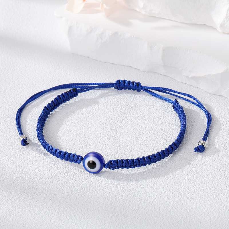 https://www.cosmeto-nature.com/2762/bracelet-bleu-avec-oeil-de-nazar-perle-de-nazar.jpg
